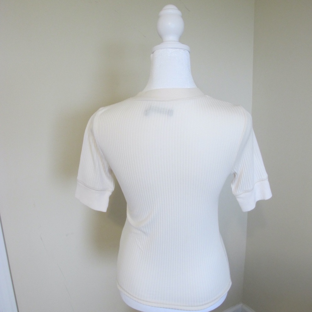 Abercrombie & Fitch Women's Short Sleeve chic staple Shirt top Size S Cream EUC - Picture 4 of 8